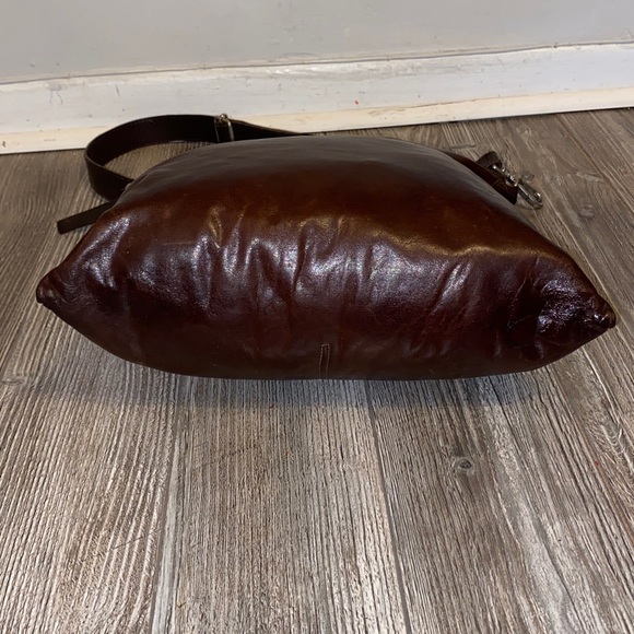 M0851 Crossbody leather bag - Picture 11 of 17